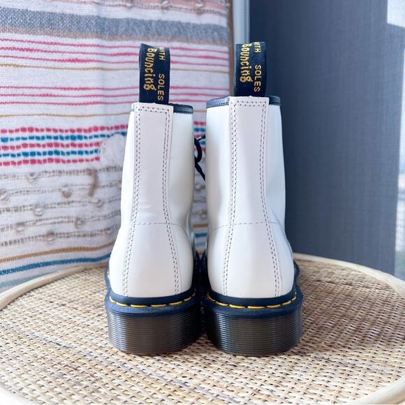 Dr Martens 11822 White Leather 8 Eye Lace-Up Combat Boots Women’s Size 8 - Picture 5 of 8